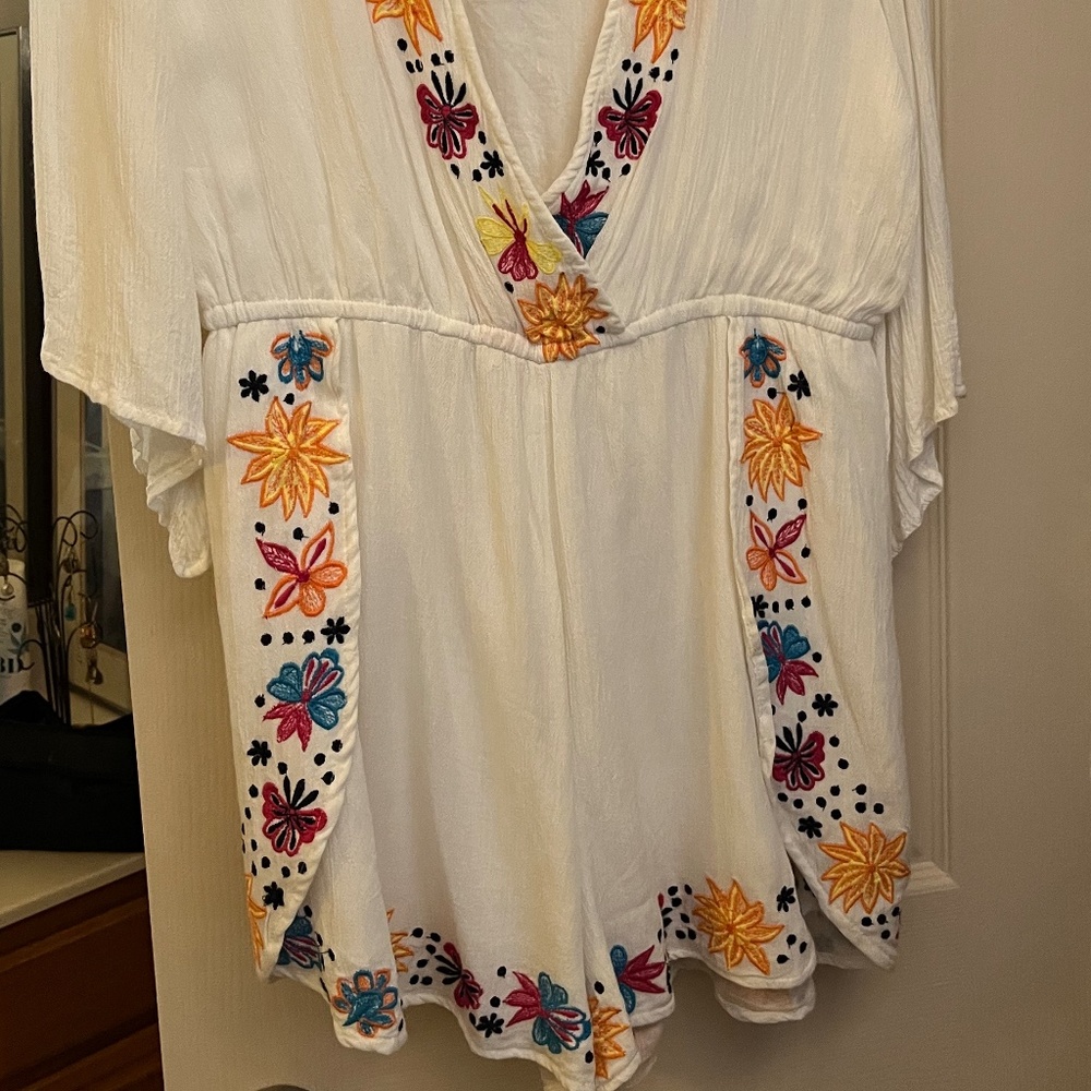 NWT Velzera Very Sexy Poolside Romper - Picture 2 of 3